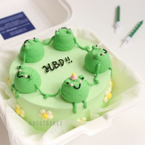 Easy Fun Cake Decorating Ideas, Frog Cookie Cake, Toad Birthday Cake, Easy Frog Cake Birthdays, Frog Cake Birthday, Birthday Frog, Kawaii Cakes, Cute Birthday Cakes For Kids, Froggy Cake