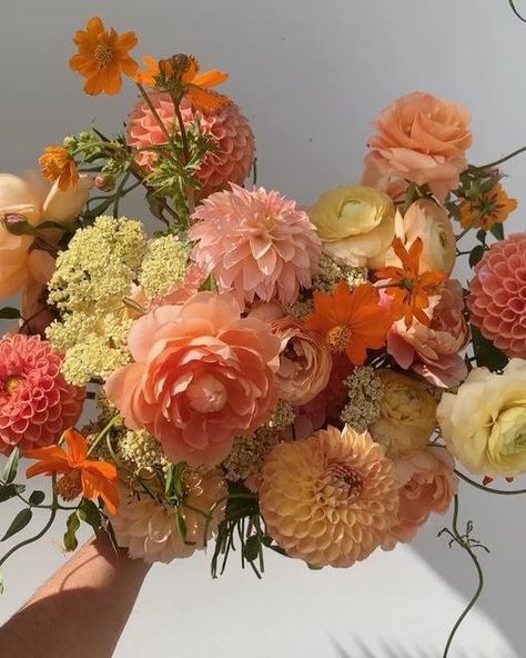 Outdoor Curtain Ideas, Witchy Room Aesthetic, Orange Wedding Bouquet, Small Wedding Bouquets, Orange Wedding Colors, Peach Bouquet, Small Porch, Wedding Color Pallet, Peach Wedding Flowers