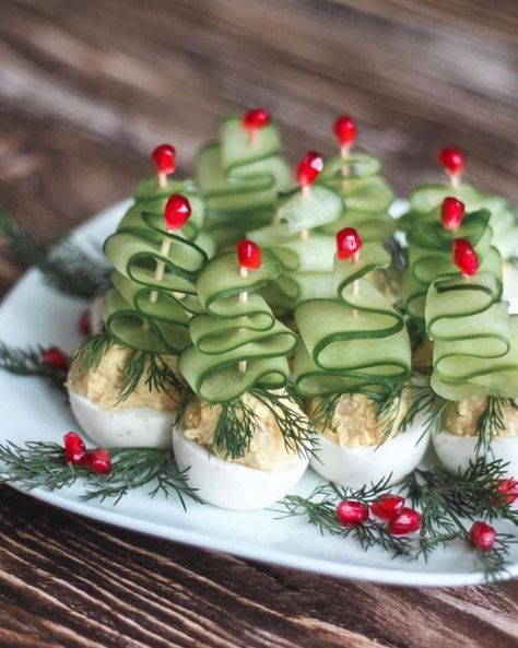 Christmas Recipes Appetizers, Front Porch Christmas Decor Ideas, Porch Christmas Decor Ideas, Porch Christmas Decor, Front Porch Christmas, Christmas Decor Ideas Diy, Christmas Food Dinner, Christmas Brunch, Porch Christmas