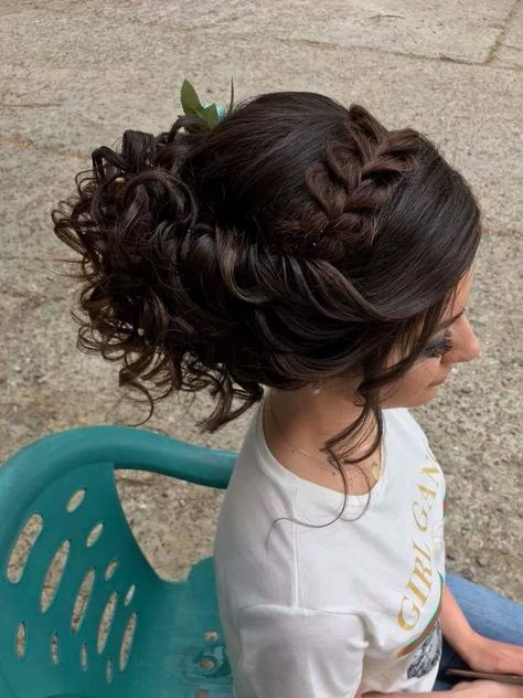 Dama Hairstyles Updo, Quinceanera Hairstyles With Braids, Dama Hair Styles, Quinceanera Dama Hairstyles, Charro Quinceanera Hairstyles, Updo Quinceanera Hairstyles, Quiencera Hairstyles, Quince Bun Hairstyles, Cute Quince Hairstyles