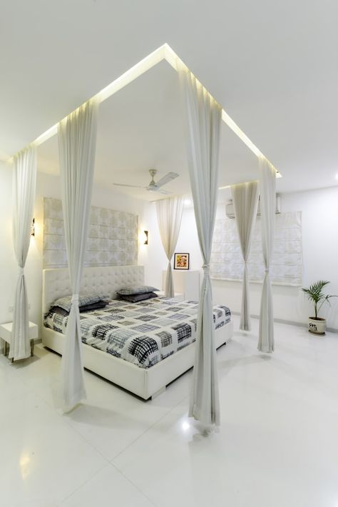 Bed Designs With Curtains, Curtains To Ceiling, White Velvet Bed, White Glam Bedroom, Bedroom With White Bed, Unique Bedroom Design Interiors, Cozy Romantic Bedroom, White Luxury Bedroom, Velvet Tufted Headboard