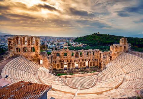 La Acrópolis de Atenas, la gran joya de la Grecia clásica - Foto 1 Athens Nightlife, Ancient Greek City, Classical Greece, Patras, Tourism Industry, Unique Buildings, Atticus, Acropolis, Athens Greece