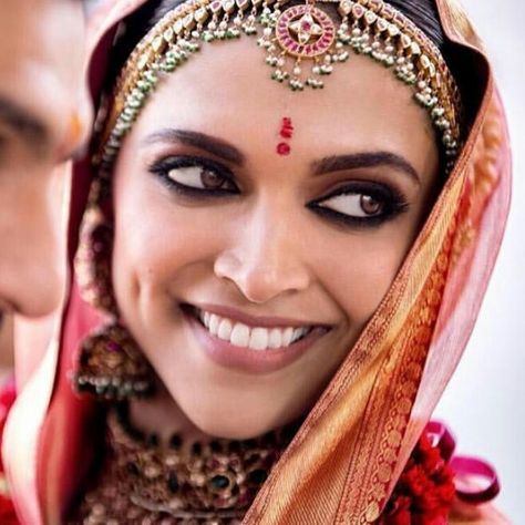 Hairstyles For Indian Wedding, Bridal Eye Makeup, Iconic Weddings, Indian Makeup, Wedding Look, Wedding Mood, June 19, Deepika Padukone, Cafe Food