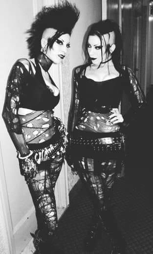 Female Punk Outfits, 80s Punk Fashion Women, Deathrocker Goth, 90s Goth Aesthetic, Punk Fashion Women, Trad Goth Fashion, Trad Goth Outfits, Punk Goth Fashion, Deathrock Fashion