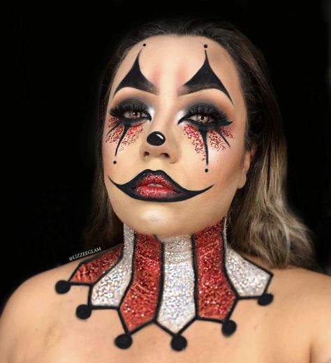 Easy Scary Clown Makeup For Women, Half Clown Face Makeup, Jester Makeup Female, Clown Face Makeup, Evil Clown Makeup, Jester Makeup, Cute Clown Makeup, Scary Clown Makeup, Evil Clown