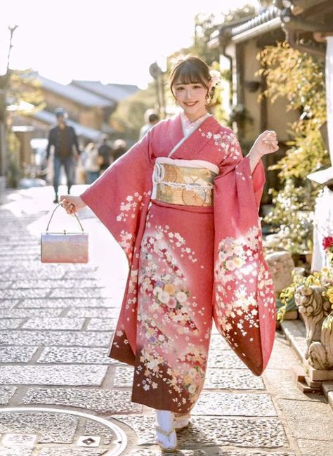 Kimono Hairstyle, Kimono Outfit Japanese, Kimono Aesthetic, Coming Of Age Day, Keychain Designs, Japanese Traditional Clothing, Kimono Outfit, Pink Kimono, Yukata Kimono