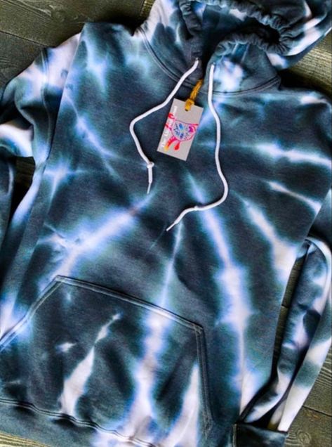 Hoodie Diy, Tie Dye Crafts, Rainbow Decorations, Tie Dye Hoodie, Diy Crafts To Do, Paper Crafts For Kids, Easy Paper Crafts, Crafts To Do, Shades Of Blue