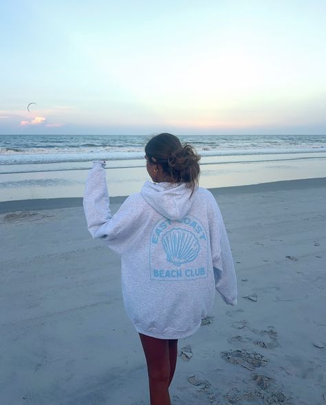 WE 🩵 THE EAST COAST! Vacation Outfits Preppy, Florida Fits, East Coast Beach, Beachy Clothes, Crop Tanks, Vacation Fits, Best Friend Birthday Cards, East Coast Beaches, Hoodies Aesthetic