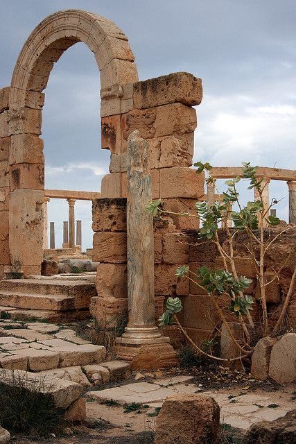 Leptis Magna, Ancient Places, Beautiful Ruins, Ancient City, The Ruins, Foto Art, Ancient Architecture, Ancient Ruins, Environment Design