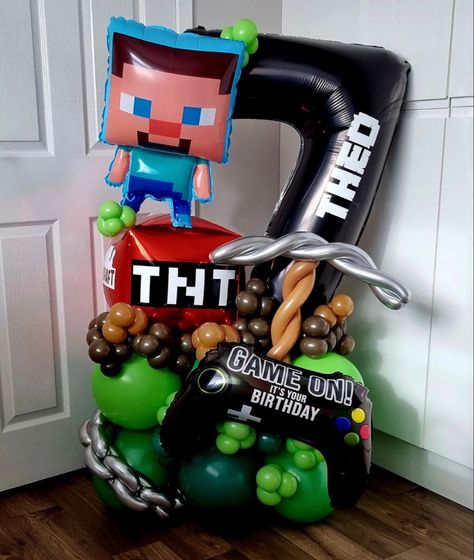 Gamer Balloon Bouquet, Minecraft Birthday Balloons, Minecraft Balloon Bouquet, Gamer Balloons, Minecraft Balloons, Diy Minecraft Birthday Party, Minecraft Party Decorations, 8th Birthday Cake