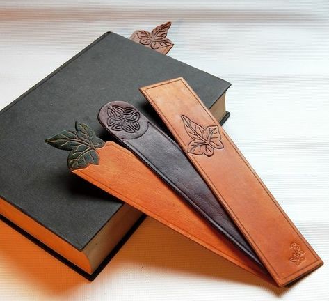 Leather Bookmarks Handmade, Art Du Cuir, Leather Bookmarks, Diy En Cuir, Leather Anniversary Gift, Leather Anniversary, Leather Diy Crafts, 3rd Anniversary, Leather Bookmark