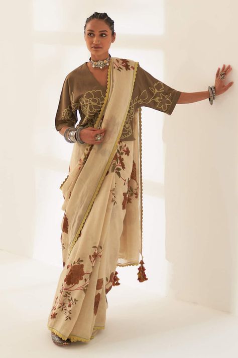 Buy Beige Printed Paat Pure Linen Handloom Saree With Unstitched Blouse For Women by Kasturi Kundal Online at Aza Fashions. Jumpsuit Saree, Saree Outfits, China Street Fashion, Floral Sarees, Kalamkari Designs, Saree Ideas, Ethnic Dresses, Desi Outfits, Artificial Jewelry