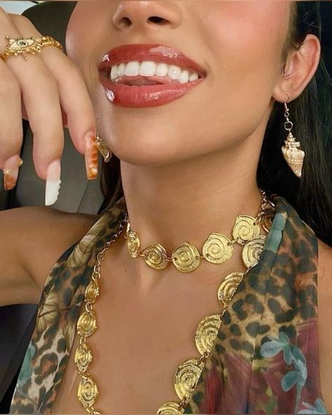 Chunky Gold Jewelry, Dope Jewelry Accessories, Jewelry Accessories Ideas, Dope Jewelry, Funky Jewelry, Jewelry Lookbook, Stacked Jewelry, Flawless Makeup, Girly Jewelry