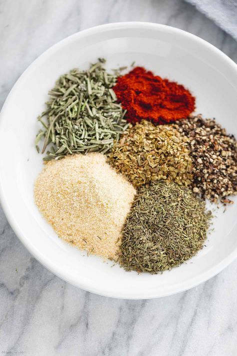 Turkey Rub Recipe – Hot to Make Turkey Rub — Eatwell101 Turkey Rub Recipes, Mediterranean Seasoning, Turkey Rub, Greek Spices, Turkey Seasoning, Turkey Spices, Dry Rub Recipes, Spice Blends Recipes, Mediterranean Spices