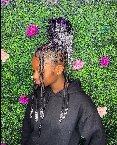 Bob Braids With Beads, Knotless W Beads, Fav Hairstyles, Hair Braid Patterns, Black Kids Braids Hairstyles, Parting Hair, Short Box Braids Hairstyles, Big Box Braids Hairstyles, Goddess Braids Hairstyles