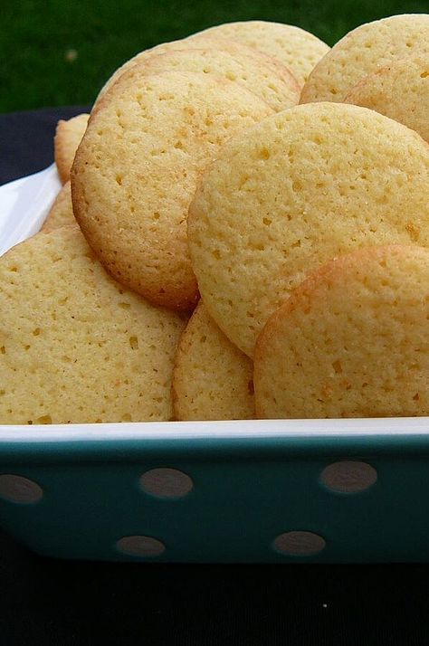 Vanilla Wafers II | "Delicious, crispy, buttery little cookies! I followed the recipe exactly." #snacks #snackrecipes #snackideas Quick Easy Salad, Christmas Butter, Types Of Cookies, Slow Cooker Soups, Recipes Mediterranean, Recipes Slow Cooker, Vanilla Wafer, Macadamia Nut Cookies, Popular Cookies