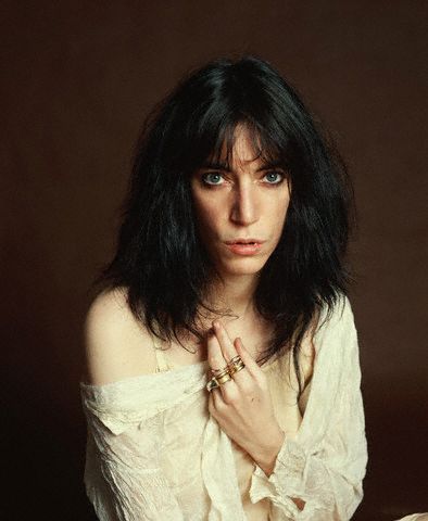 Patti Smith - Lady of the Bowery. #StyleIcon Patti Smith Easter, Patty Smith, Lynn Goldsmith, Divas Pop, Easter Photoshoot, Classic Album Covers, Robert Mapplethorpe, Louise Brooks, Musica Rock