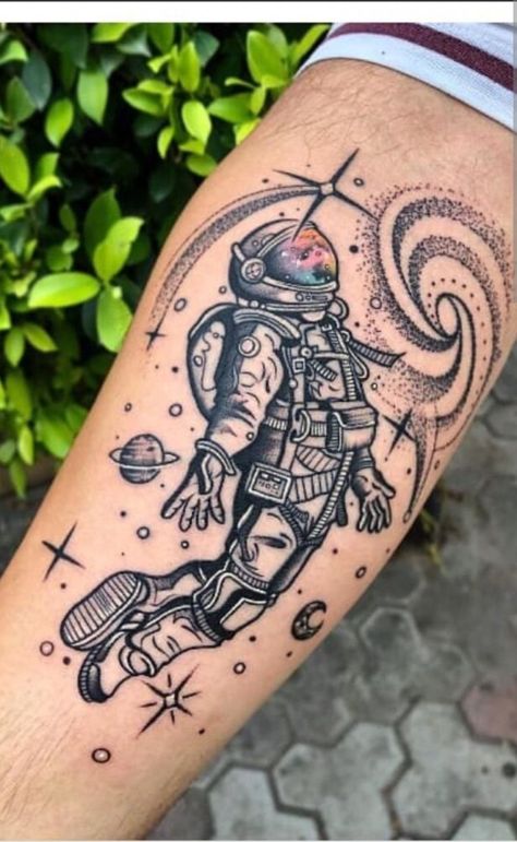 Tattoo Designs Space, Spaceman Tattoo, Physics Tattoos, Space Tattoo Sleeve, Herren Hand Tattoos, Ufo Tattoo, Astronaut Tattoo, Universe Tattoo, Tattoo Filler