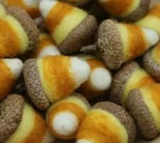 Flower Hacks, Halloween Felt Crafts, Thanksgiving Candy, Fall Sewing Projects, Felted Acorns, Felted Bowls, Acorn Crafts, Needle Felting Diy, Felt Pumpkins