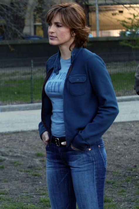 Detective Olivia Benson's fashion evolution on 'Law & Order: SVU' | 9 Olivia Benson Outfit Inspiration, Cabenson Svu, Olivia Benson Outfit Season 1, Olivia Benson Outfit, Olivia Benson Aesthetic, Mariska Hargitay Hairstyles, Olivia Benson Hair, Detective Benson, Fashion Evolution