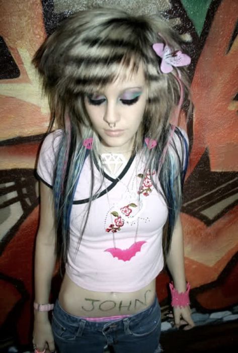 Early 2000s Emo Fashion, Emo Style 2000s, 2000s Youtube, Scene Hairstyles, Emo Scene Girls, Emo And Scene, Emo Princess, 2000s Girl, Emo Scene Hair