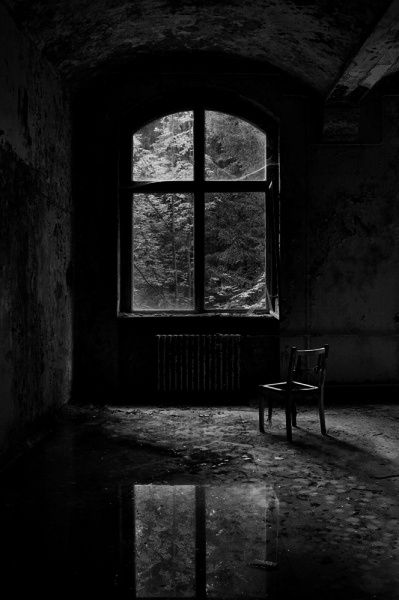 ENCHANTED. Darkness Around The Room. Victoria Station, Abandoned House, White Picture, Dark Room, Black N White, Bw Photo, A Chair, Abandoned Places, Shades Of Black