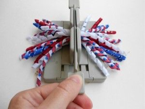 Korker Ribbon, Wand Tutorial, Easy Bow Making, Bow Making Tutorials, Make Hair Bows, Easy Bow, Hair Bow Tutorial, Hair Bow Holder, Make Hair