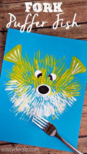 fork puffer fish painting craft, featured in ocean theme week home preschool Puffer Fish Craft, Fish Preschool, Ocean Kids Crafts, Fish Craft, Ocean Activities, Ocean Kids, Folding Origami, Sea Crafts, Fish Crafts