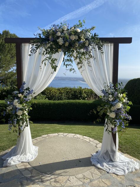 Simple Wedding Arch, Wedding Arches Outdoors, Wedding Archway, Wedding Alters, Wedding Arch Flowers, Wedding Arbour, Arch Decoration Wedding, Nike Shoe, Blue Themed Wedding