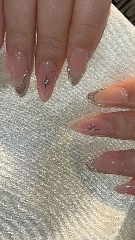 Peso Pluma Nails Ideas, Nail Silver Design, Nails Ideas 2024, Cool Nail Inspo 2024, Prom Nails Almond, Silver Design Nails, Nails With Silver Design, Nails Ideas Almond, Almond Nails Trendy