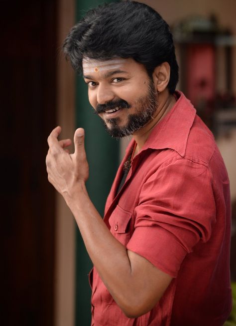 Mersal Vijay, Joseph Vijay, Vijay Actor Hd Images, Famous Indian Actors, Vijay Thalapathy, Actor Quotes, Romantic Couple Images, Cute Celebrity Couples, Vijay Actor