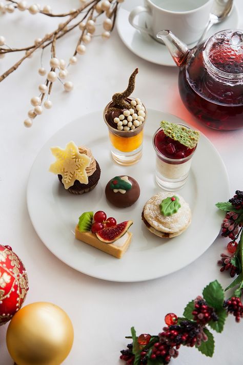 Festive Afternoon Tea, Christmas Afternoon Tea Ideas, Christmas High Tea, Brunch Friends, Evening Food, Christmas Afternoon Tea, Christmas Tea Party, English Afternoon Tea, Tea Party Table