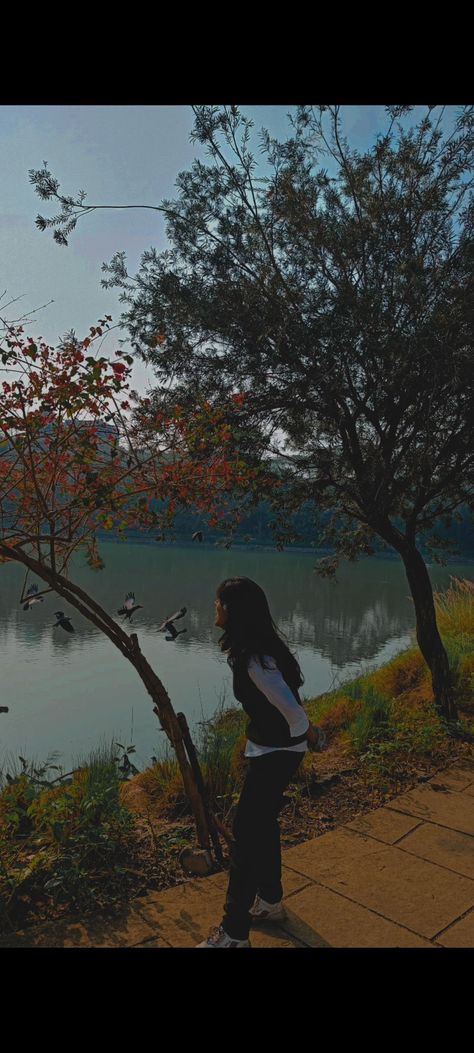 Aesthetic view near the lake Lake Side Aesthetic, Aesthetics Vintage, Lake Side, Vintage Girl, At The Lake, Vintage Girls, Aesthetically Pleasing, Aesthetic Girl, The Whole