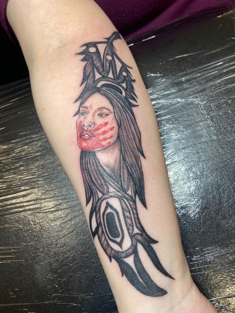 Indigenous Tattoo Designs, Native Bracelet Tattoo, Indigenous Woman Tattoo, Native Warrior Woman Tattoo, Indeginous Tattoo, Indian Arm Tattoos For Women, Indigenous Tattoo Native Americans, Indigenous Art Tattoo, Mmiw Awareness Art