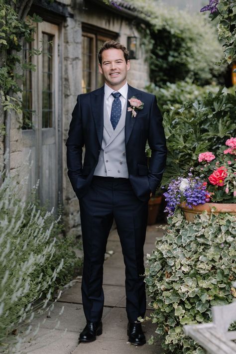 Navy Blue Suit Wedding, Wedding Suits Men Blue, Groom Suit Navy, Blue Three Piece Suit, Navy Groom, Navy Suit Wedding, Mens Wedding Suits, Groom And Groomsmen Suits, Groom Wedding Attire