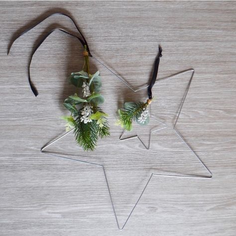 DIY Christmas | Wire Star Decorations | The Things She Makes Wire Hanger Star, Wire Star, Christmas Star Decorations, Star Diy, Metal Stars, Wire Hangers, Diy Metal, Star Decorations, Modern Diy