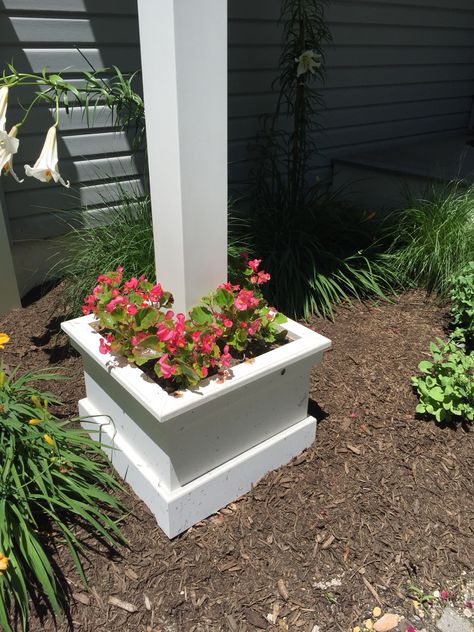 Flower box to hide concrete footing Patio Under Decks, Deck Footings, Landscaping Around Deck, Outdoor Deck Decorating, Painted Porch, Concrete Deck, Concrete Posts, Porch Floor, Concrete Footings