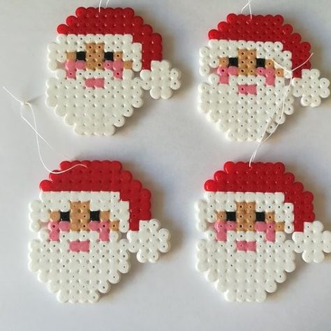 Hama Beads Christmas, Christmas Perler Beads, Beaded Christmas Decorations, Hamma Beads Ideas, Hama Beads Design, Diy Perler Bead Crafts, Xmas Cross Stitch, Noel Diy, Diy Perler Beads