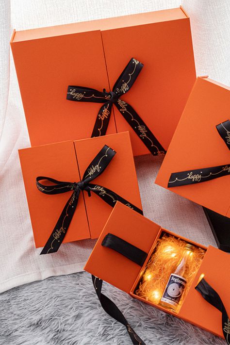 The best gift for a friend Creative Product Design, Orange Gift Box, Luxury Brand Packaging, Packaging Template Design, Oranges Gift, Gift Wrapping Techniques, Small Business Packaging Ideas, Packaging Template, Bows Diy Ribbon