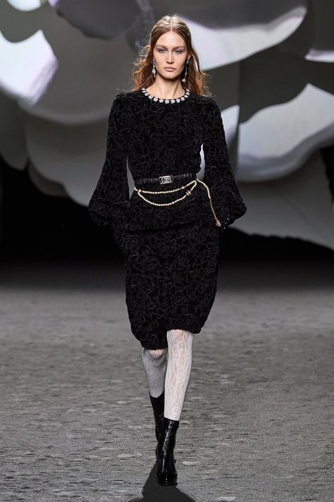 Chanel Fall 2023, Runway Fashion Looks, Chanel 2023, Fall 2023 Ready To Wear, Fw 2024, 2023 Ready To Wear Collection, Resort 2024, 2023 Ready To Wear, Vogue Fashion