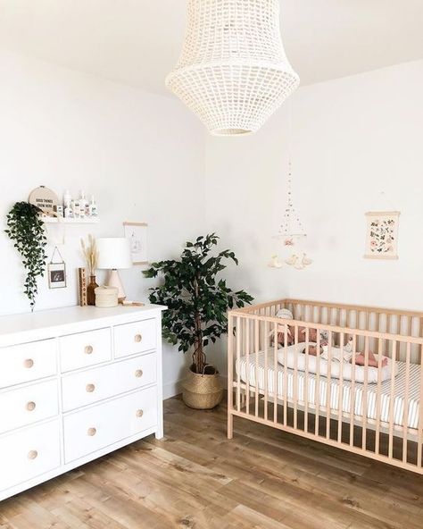 27 Gender Neutral Nursery Ideas - Lattes, Lilacs, & Lullabies Baby Room Boy, Nursery Inspiration Girl, Nursery Design Neutral, Baby Nursery Inspiration, Baby Room Neutral, Nursery Room Design, Girl Nursery Room, Baby Room Inspiration, Nursery Room Inspiration