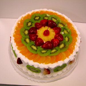 Ice cream cake ~ Cooking Images Vegan Fruit Cake, Cake With Fresh Fruit, Cake With Fruit, Eid Cake, Fresh Fruit Cake, Fruity Cake, Fresh Cake, Eggless Baking, Fruitcake Recipes