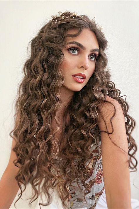 Jackie Wyers is styled with tight curls, rosey makeup and a subtle floral crown. Jackie Wyers, Braided Crown, Princess Hair, Tight Curls, Princess Hairstyles, Crown Braid, Vintage Makeup, Festival Hair