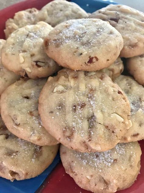 Toffee Bits Recipe, Sandies Cookies, Sandies Recipe, Toffee Cookie Recipe, Almond Toffee, Toffee Cookies, Buttery Shortbread Cookies, Frozen Cookie Dough, Summer Baking