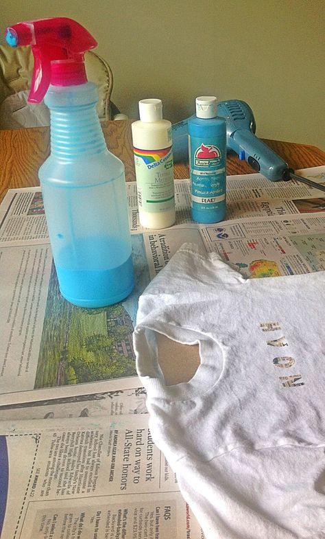 How to make your own fabric spray paint! I used fabric paint and a 1:1 ratio with water.  Worked perfectly! Spray Paint Shirt, Make Your Own Fabric, Fabric Spray Paint, Fabric Paint Shirt, Ty Dye, Textile Medium, Diy Spray Paint, Paint Shirts, Diy Sprays