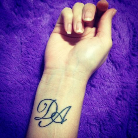 My First tattoo & Sisters tattoo - D&A stands for all our family names (Parents+brother&sister) Letter D Tattoo, Tattoo Sisters, Sisters Tattoo, Alphabet Tattoo Designs, Tattoo Lettering Styles, The Letter D, Monogram Tattoo, D Tattoo, Tattoo Templates