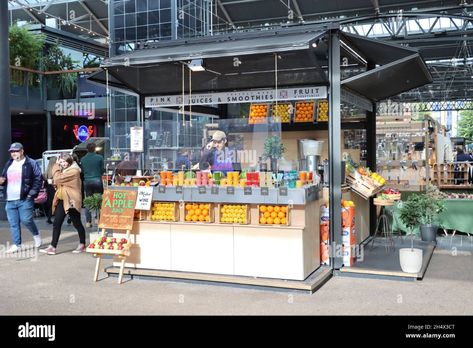 Juice Stall Design, Fruit Kiosk, Smoothie Store, Market Signage, Juice Stand, Fruit Stall, Juice Bar Design, Juice Store, Juice Shop