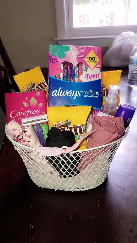 Period Basket Ideas, Hygiene Kits For Women, Period Box Ideas For Girlfriend, 1st Period Gift Basket, Period Kit For Daughter, Period Basket For Daughter, First Period Gift Ideas, Period Basket For Girlfriend, Period Gift Basket