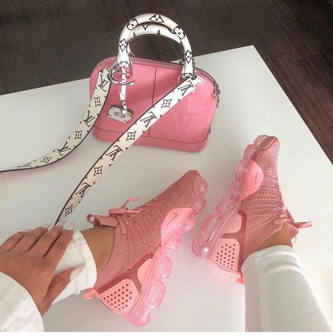 Womenswear Shoes, Nike Slides, Fresh Shoes, Cute Sneakers, Nike Air Vapormax, Pink Shoes, Dream Shoes, Nike Huarache, Makeup Hair