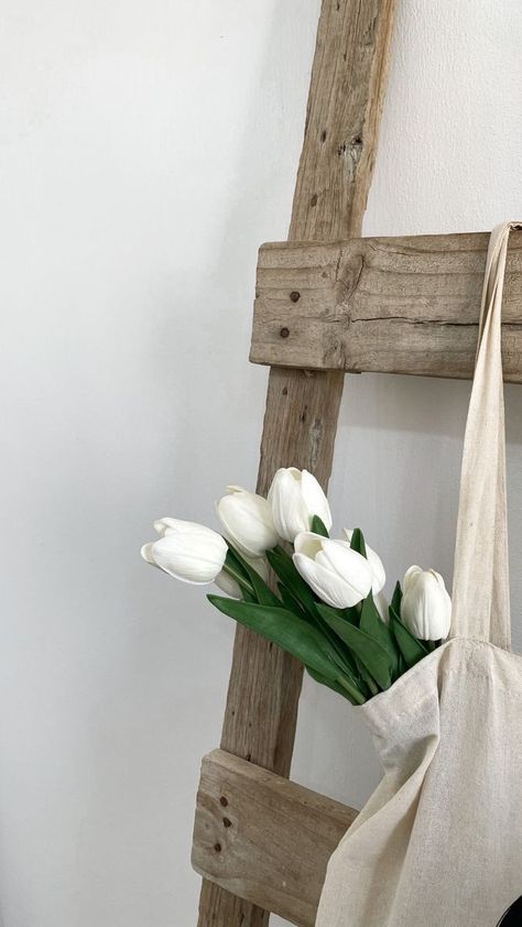 White Tulips, Wallpaper For Your Phone, Like A Boss, Group Chat, Tulips, Instagram Profile, Flowers, White, Instagram